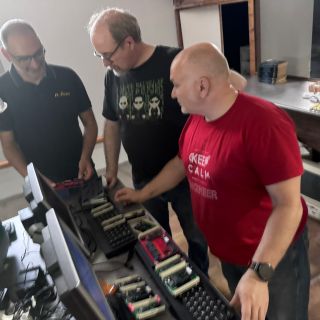 Loading...